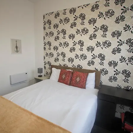 Ideal For Groups - Modern 2 Bedroom Apartment - Free Parking, Transit Links, Close To Stadiums-3