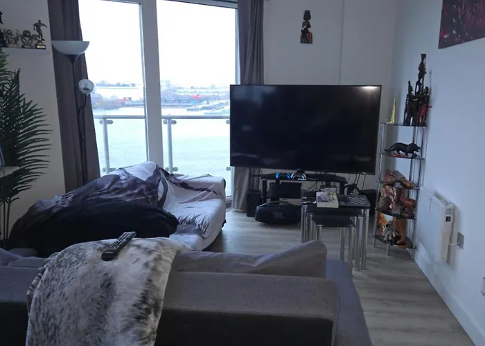 Lovely One Private Bedroom In Shared 2 Bedroom Apartment